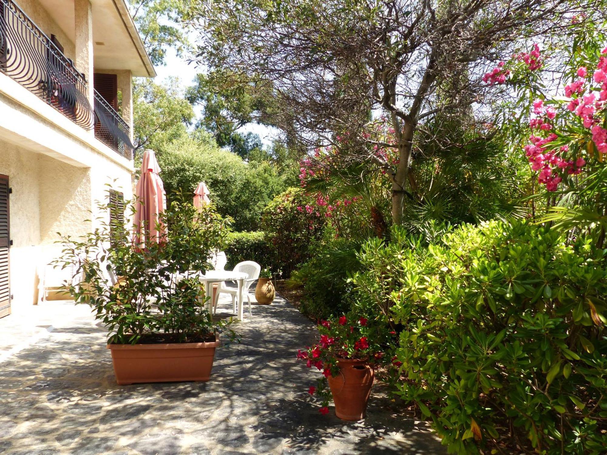 Hôtel Cap Soleil Cavalaire-sur-Mer Buitenkant foto